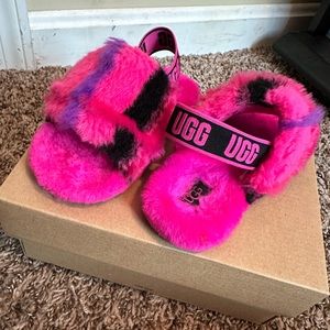 Size 9C KIDS UGG Yeah slides never worn